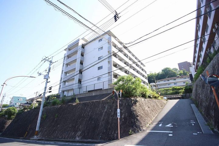 広島県広島市安佐南区大塚西3丁目の賃貸マンションの外観