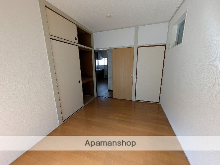 宮原ビルの居間