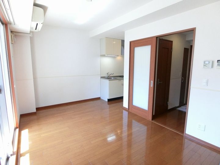 ドルチェ広島駅北口302の居間