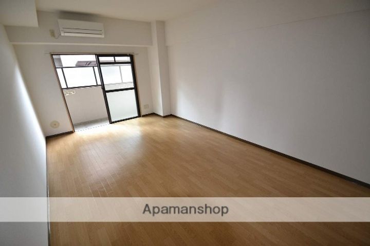 パラダイス西条201の居間