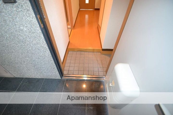 パラダイス西条201の玄関