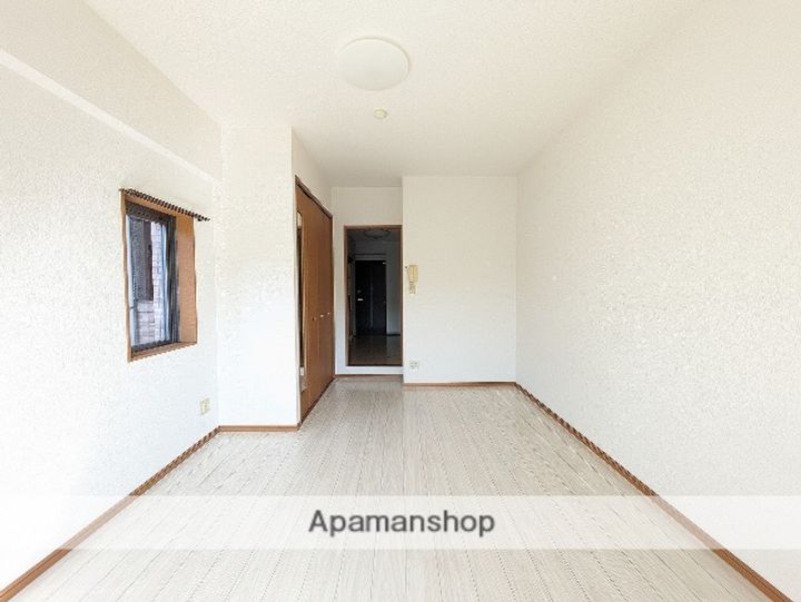 広島県東広島市西条中央6丁目の賃貸マンションの居間