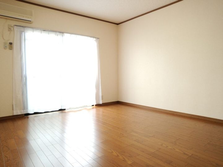クニヒロマンションF205号室の居間