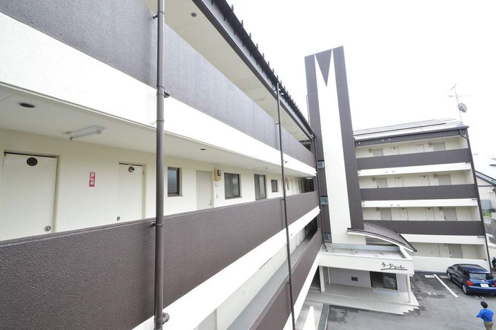 ラジュール 1LDK307号室の外観