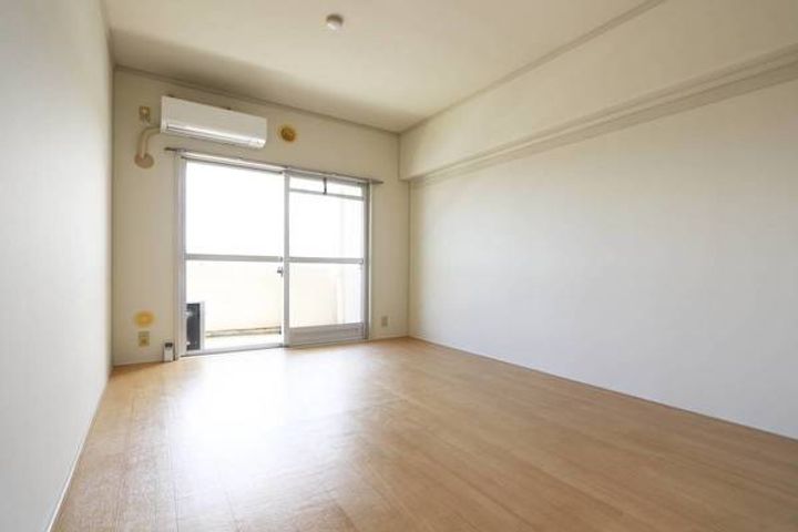 ビレッジハウス高美が丘タワー1号棟の居間