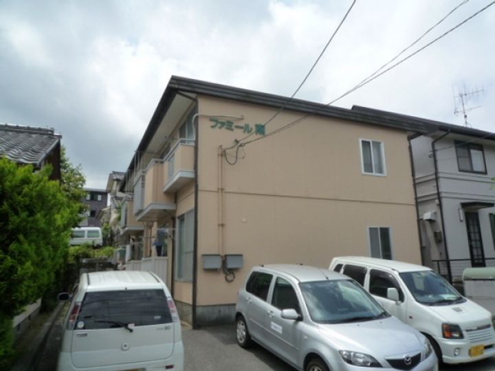 ファミール南201号室の外観