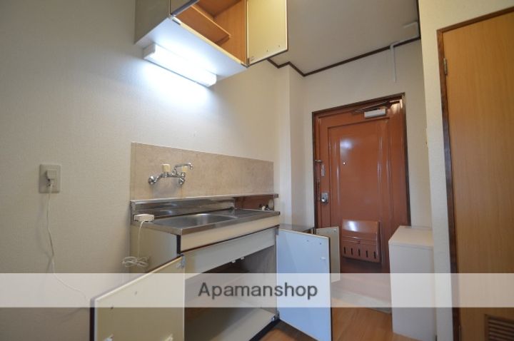 アビリオ西条中央105の玄関