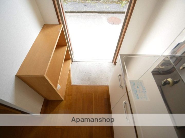 アビリオ西条中央202の玄関