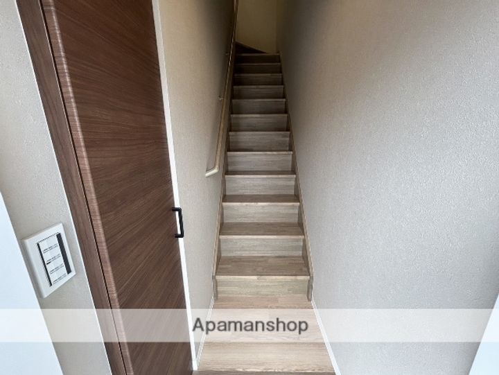 広島県東広島市黒瀬楢原西2丁目の賃貸アパート210の玄関