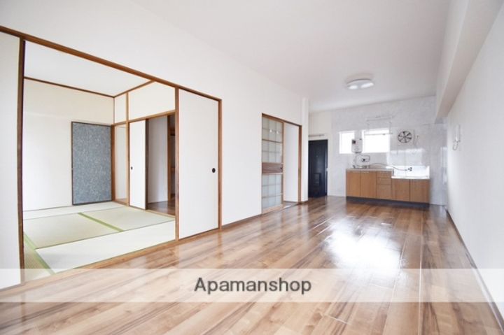 海田マンションの居間