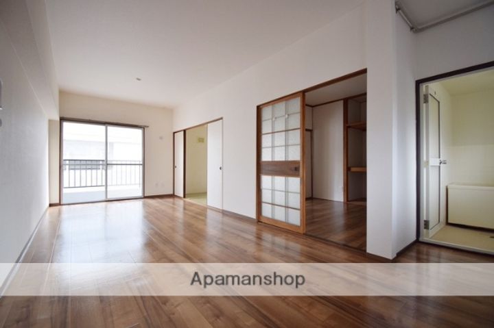 海田マンションの居間