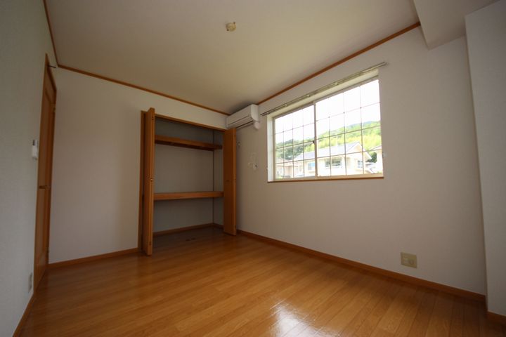 フェアリーランド Bの居間