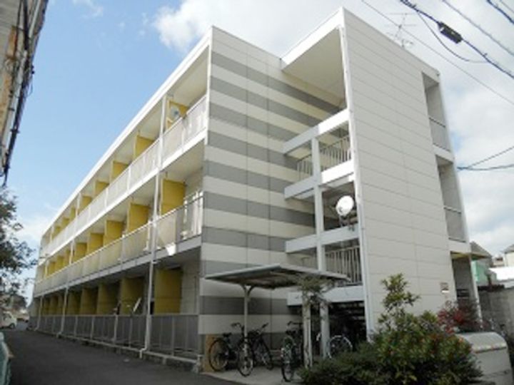 レオパレスアゼリア208の外観