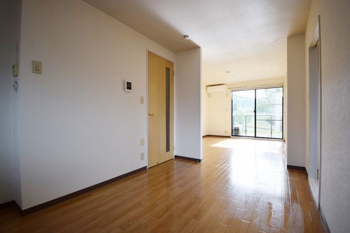 パークサイド・イズミ D号館の居間