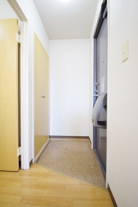 パークサイド・イズミ D号館の玄関