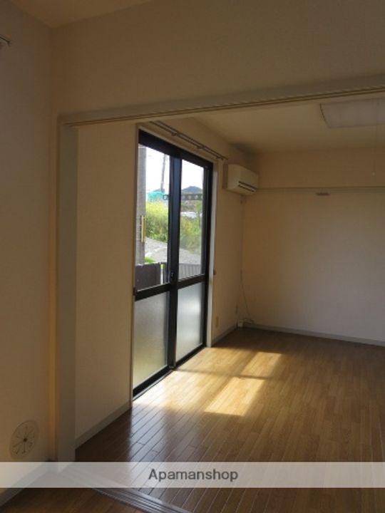 リバーサイドみかみの居間