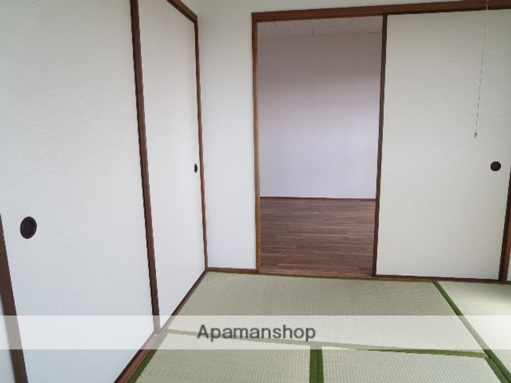 シャトレ油見の居間