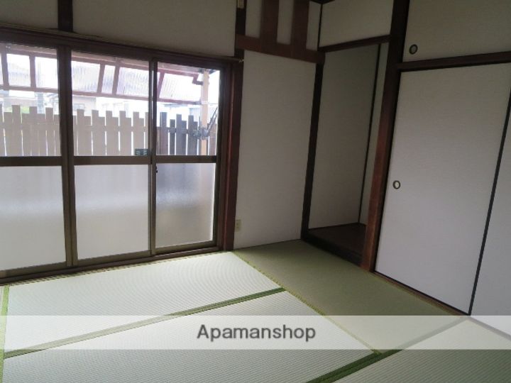 新本住宅の居間