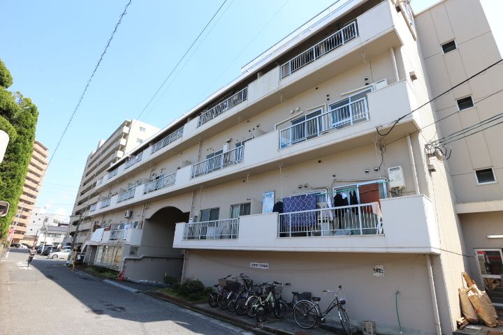 レジデンス麻里布の外観