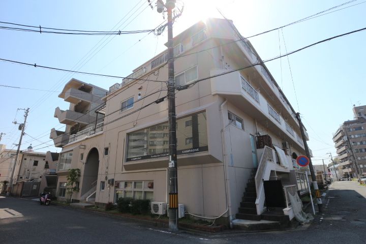 レジデンス麻里布の外観