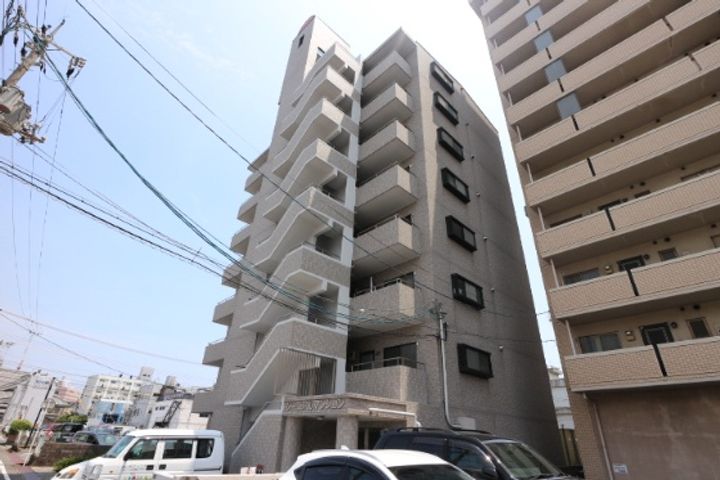 ジーニアルマンションの外観