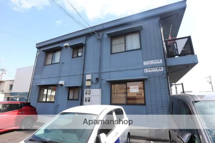 ファミール三笠の外観