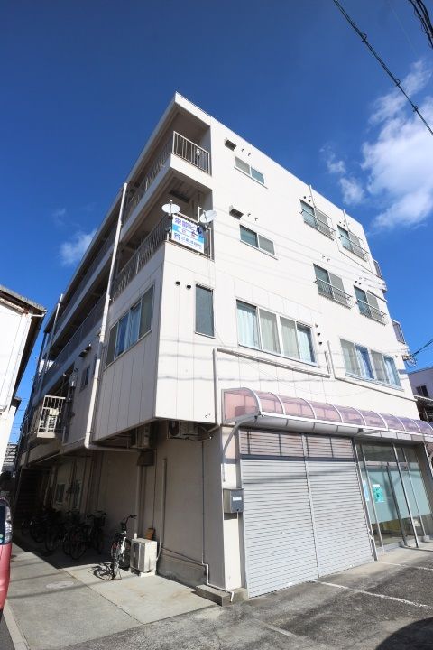 栄能ビルの外観