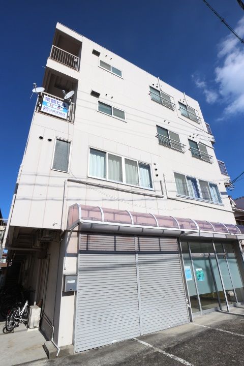栄能ビルの外観