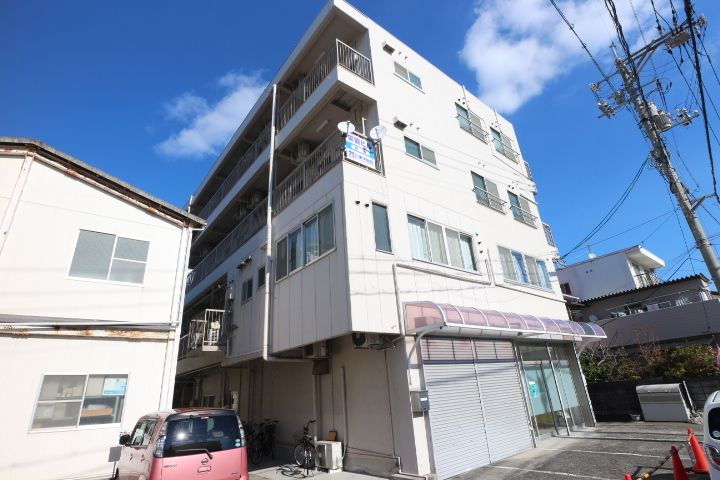 栄能ビルの外観