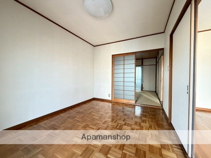 コーポ錦見の居間