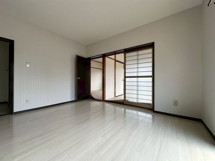 山口県岩国市麻里布町4丁目の賃貸マンションの居間