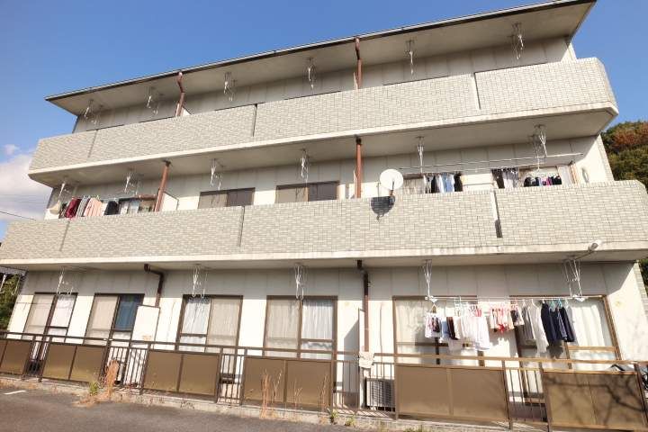 山口県岩国市尾津町2丁目の賃貸アパートの外観