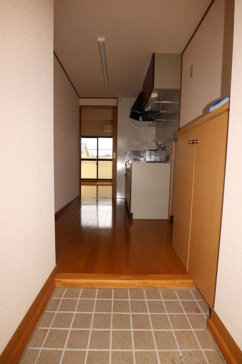ベルテンポAGA204の玄関