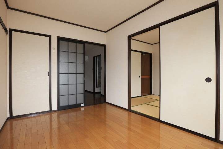 セフィラ川下の内装