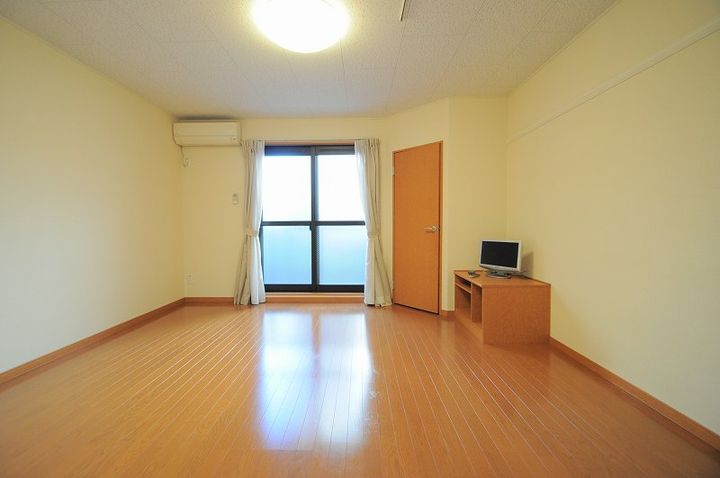 レオパレス柳の里203の居間