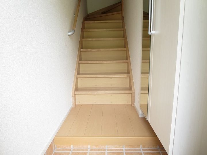 サン・ボヌール ヤナイ Aの玄関