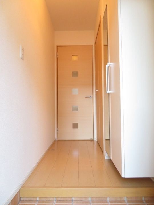 レフィーノAの玄関