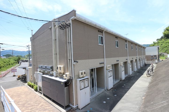 レオパレスロータスヒルズ1番館207の外観