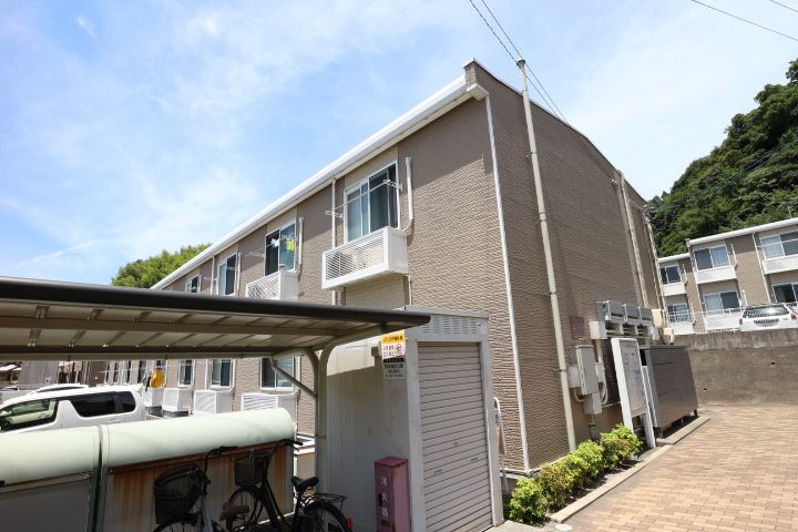 レオパレスロータスヒルズ1番館207の外観