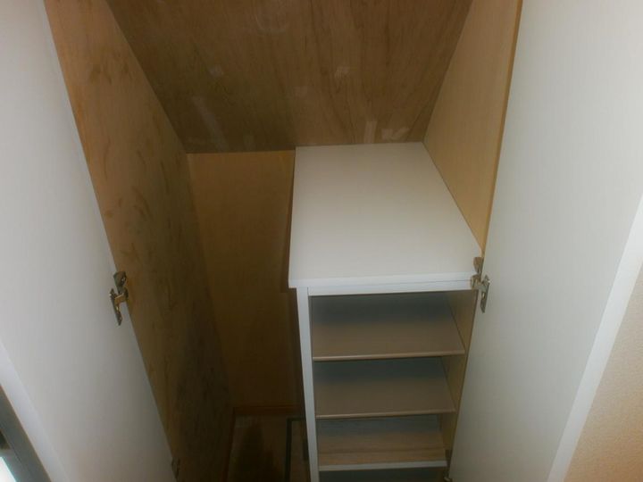 レオパレスロータスヒルズ2番館204の玄関