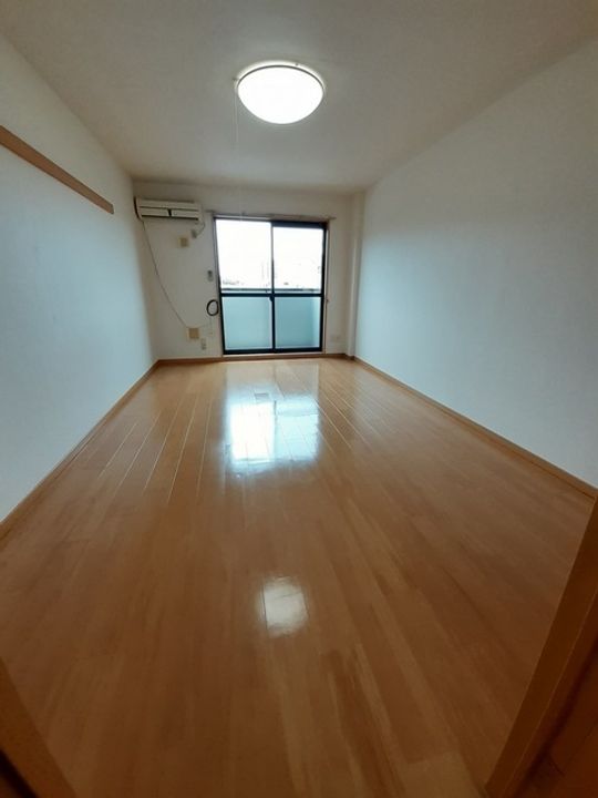 ニューエルディム横山の居間