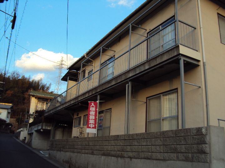 にしみ参番館の外観