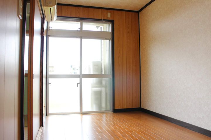 コーポ森田の居間