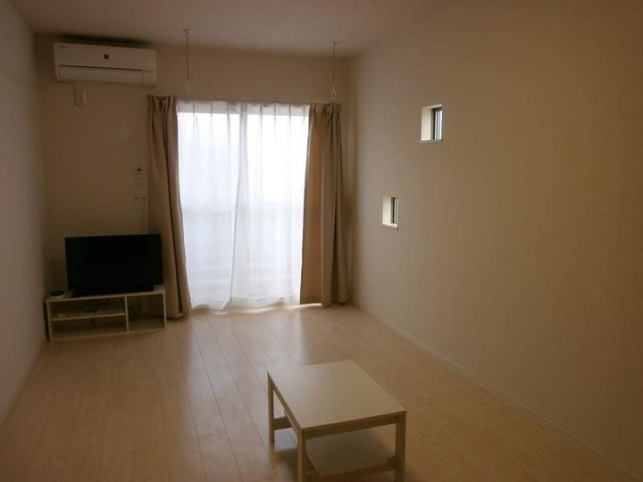 クレイノリシェシールⅡ101の居間