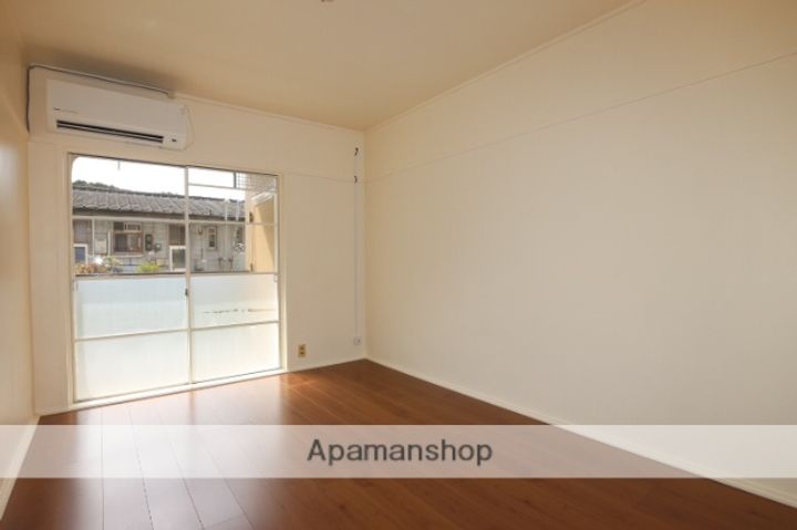 ヴィラナリー柳井205の居間