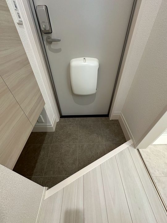 DーROOM若宮の玄関
