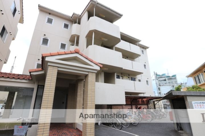 ラブリー三笠A棟の外観