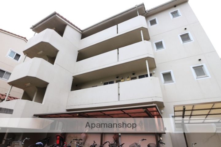 ラブリー三笠A棟の外観