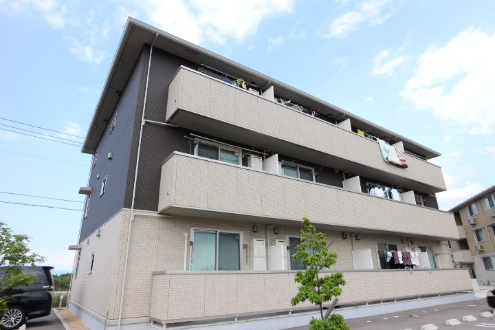 アプリコットハウス A棟の外観