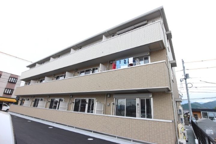 シャイン ブランチ湯田の外観